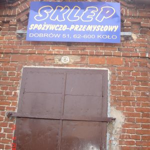 2005 r. jedyny sklep w Dobrowie w latach 50-90-tych.